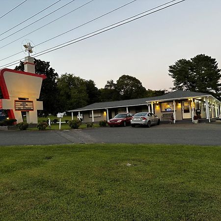 Bea'S Parkway Inn Маунт Еъри Екстериор снимка