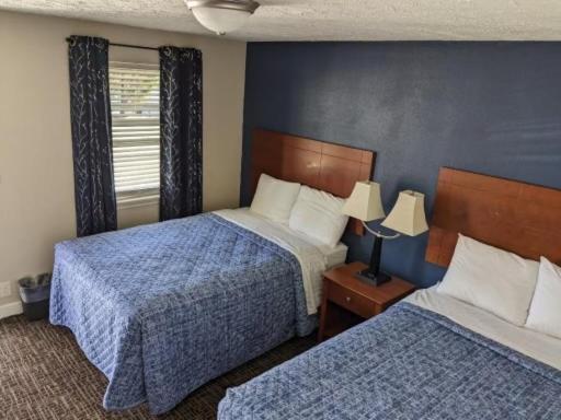 Bea'S Parkway Inn Маунт Еъри Екстериор снимка
